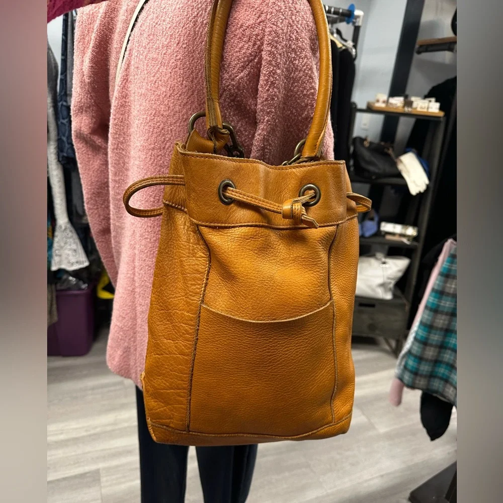 Caterina Lucchi Tan Leather Bucket Bag - Picture 2 of 12